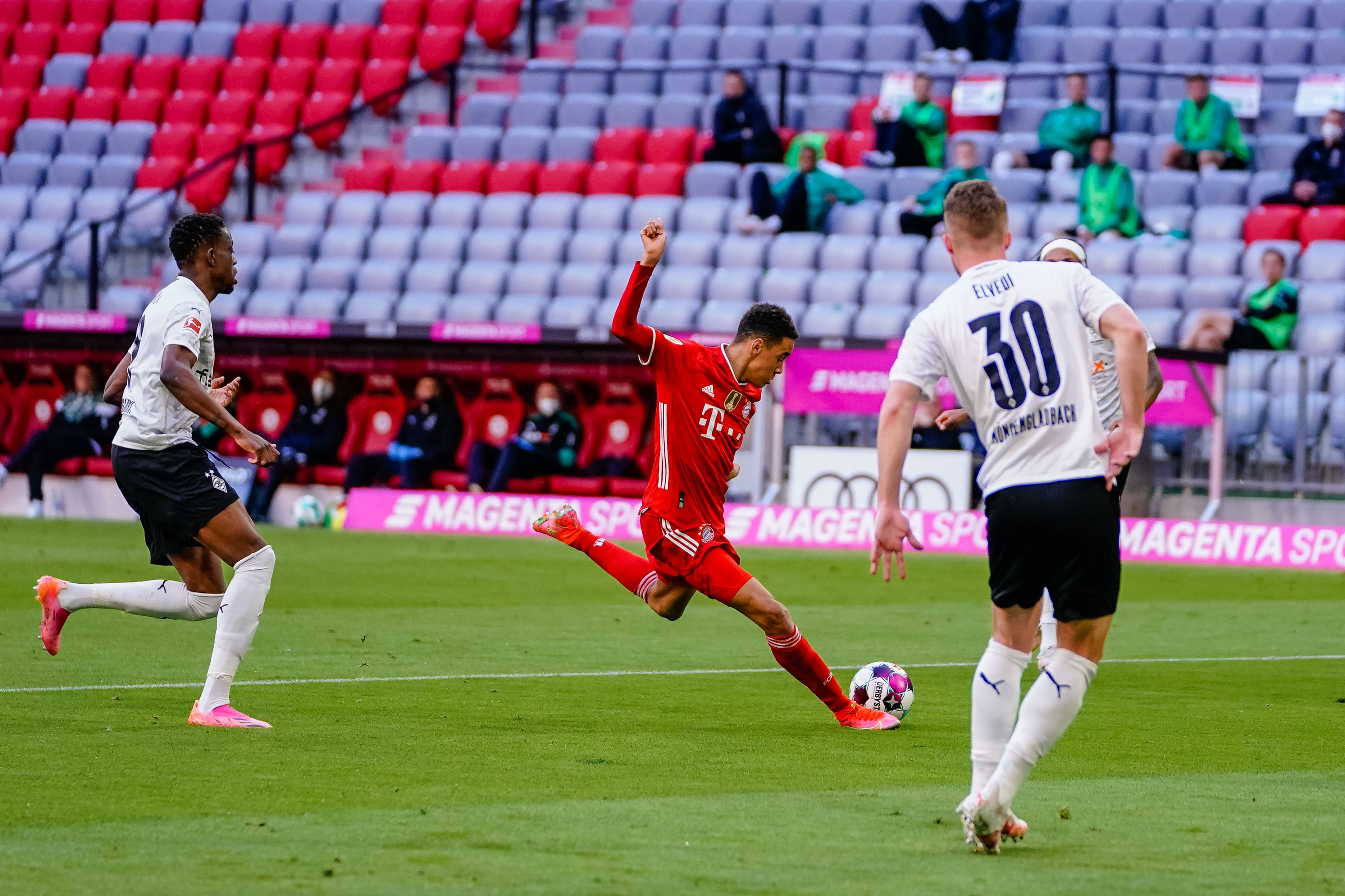 Bis zu 18.000 fans dürfen den klassiker zwischen borussia mönchengladbach und dem fc. Bayern Gladbach Testspiel Zuschauer . Testspiel Fc Bayern Munchen Borussia Monchengladbach Magentasport