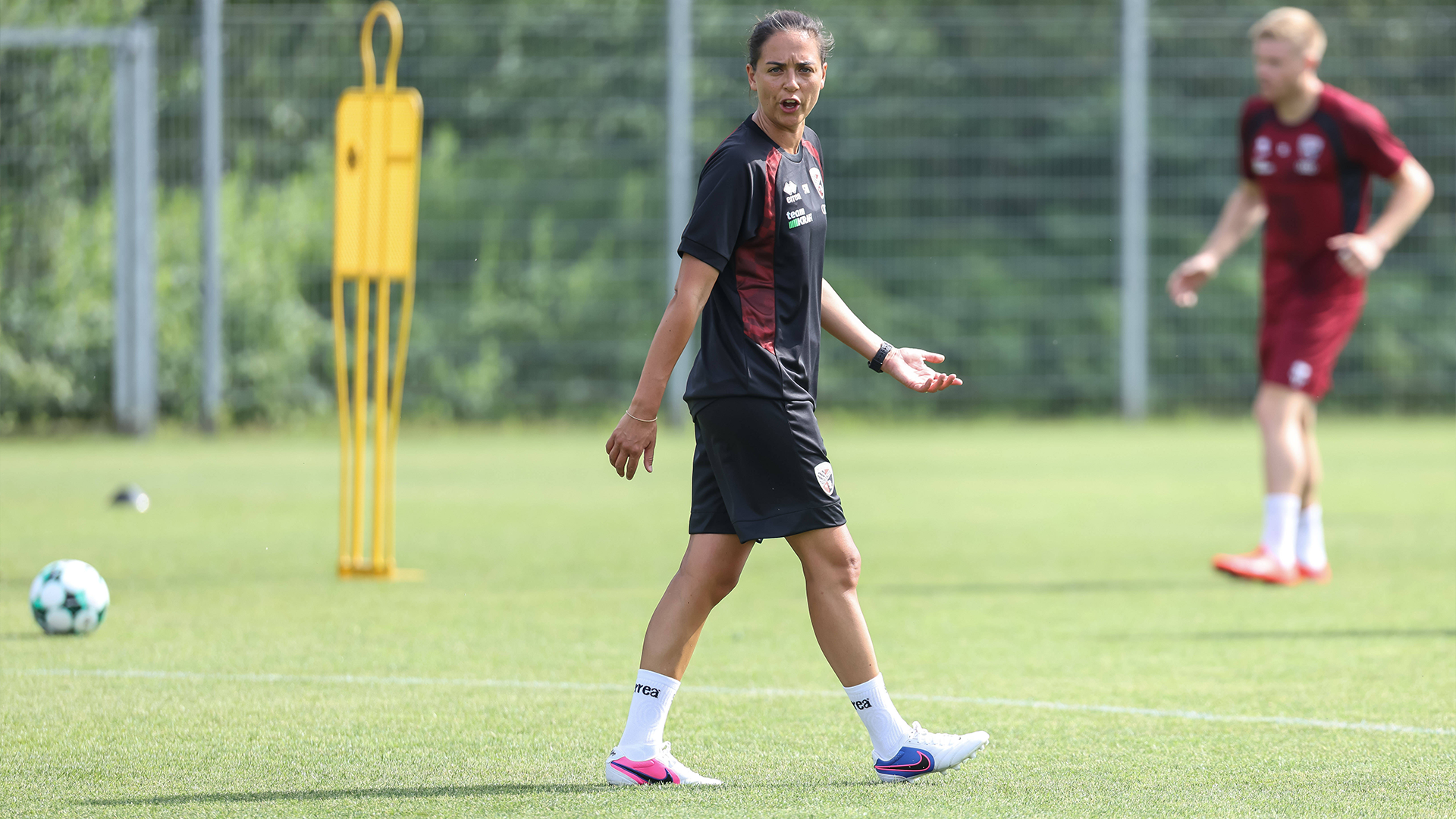 Trainerin Sabrina Wittmann während einer Trainingseinheit der Saisonvorbereitung