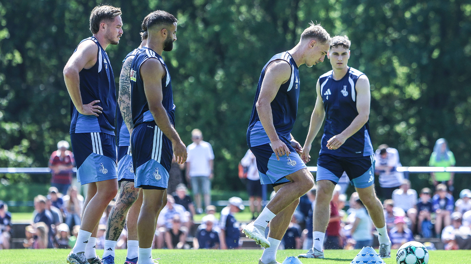 Spieler des MSV Duisburg während einer Trainingseinheit.