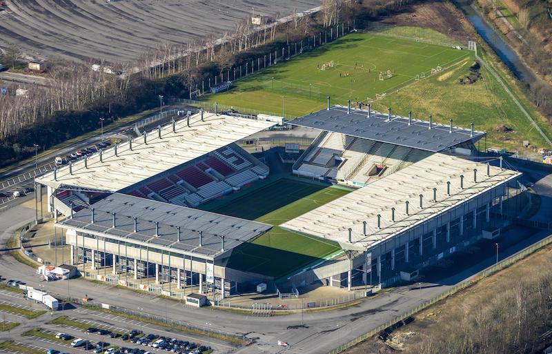 Luftaufnahme des Stadions an der Hafenstraße in Essen.