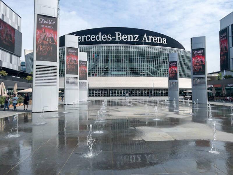 Bild der Uber Arena in Berlin, aufgenommen vom Uber Platz vor dem Stadion.