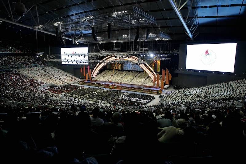 Aufnahme aus dem Oberrang der Philippine Arena während einer Veranstaltung.