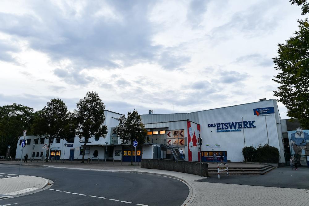 Aufnahme der Eissporthalle Iserlohn von außen.