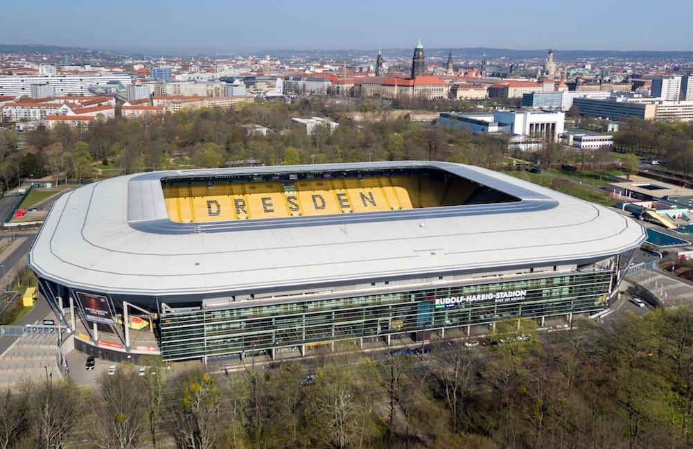 Bild des Rudolf-Harbig-Stadions. Luftaufnahme zeigt das Stadion von außen.